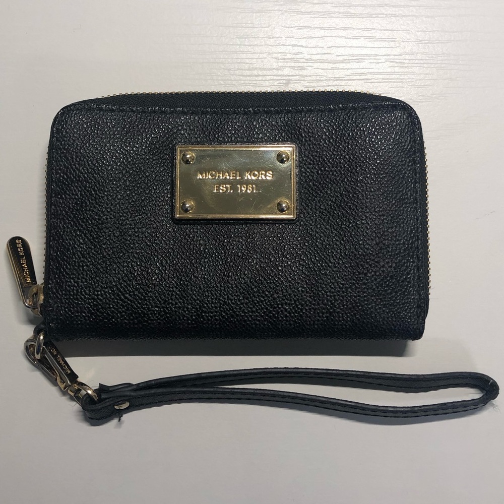 MICHAEL KORS BLACK LEATHER WRISTLET